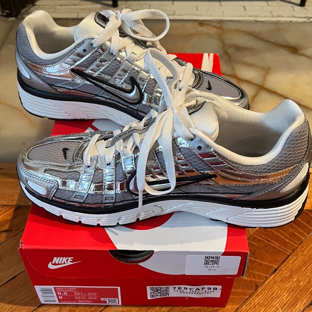 Nike P-6000 Metallic Silver 8W/6.5 M